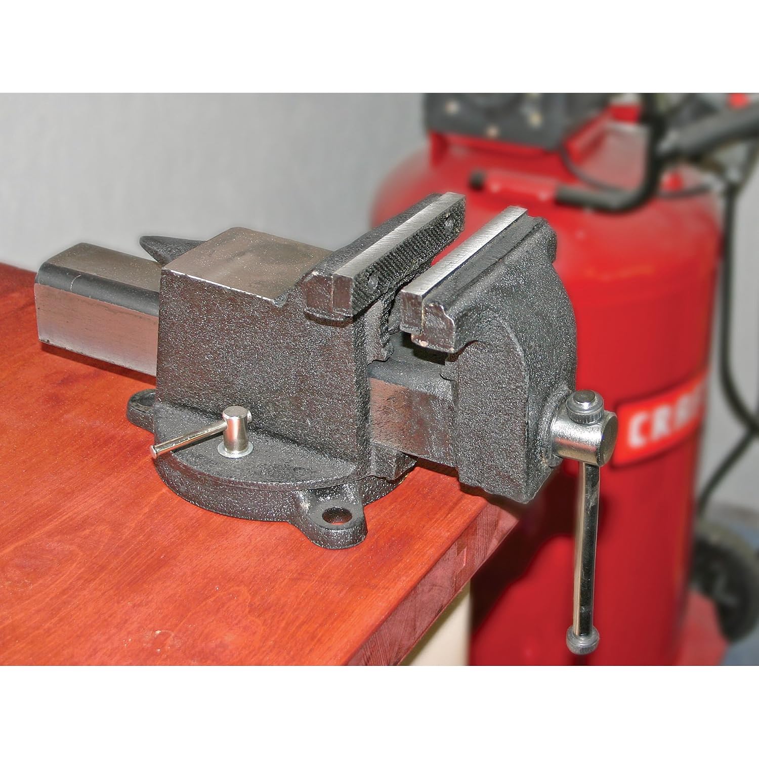 Yost 906-AS 6-Inch Steel Bench Vise with Swivel Base view 2